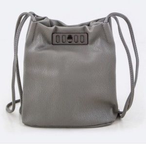 💥CLEARANCE💥Grey Vegan Bucket Bag